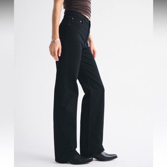 Abercrombie & Fitch High Rise 90s Relaxed Jean - Picture 3 of 5